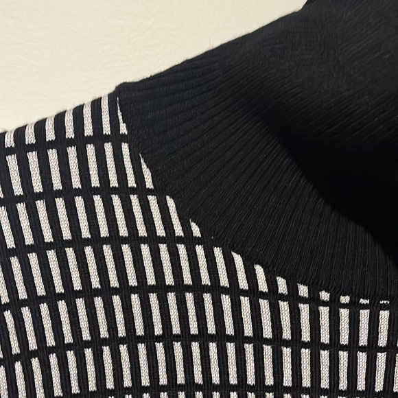 HUGO BOSS PATTERNED BLACK & WHITE WOMEN SWEATER - Picture 2 of 7